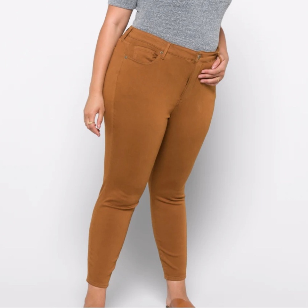 KUT FROM THE KLOTH Size:16W
Skinny High Rise Jean